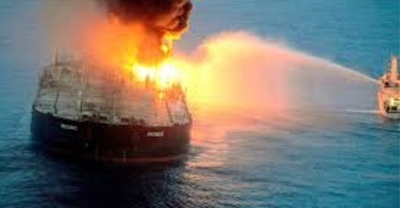 Nổ trên tàu chở 130.000 tấn dầu của Nga