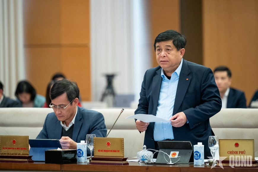 Chính phủ trình giải pháp đạt tăng trưởng GDP năm 2025 trên 8%