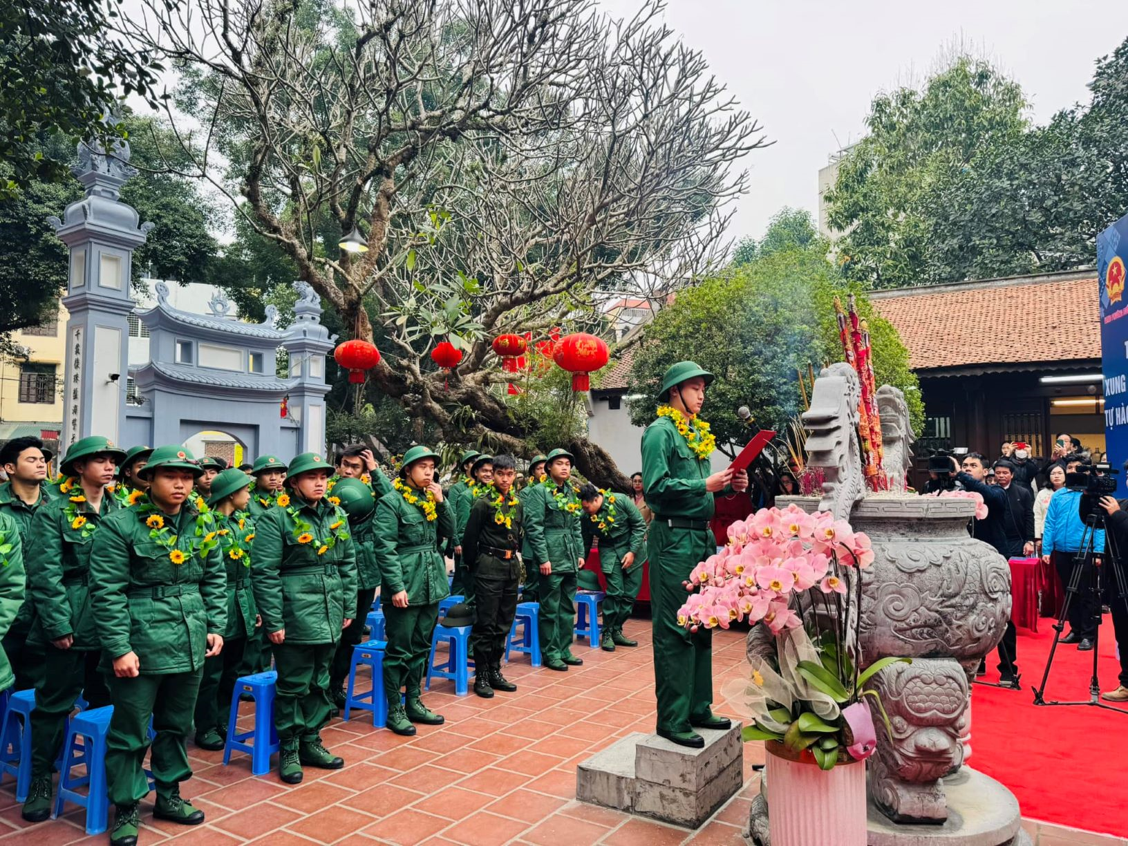 Thanh niên quận Tây Hồ nhập ngũ năm 2025 hô vang lời thề trung hiếu