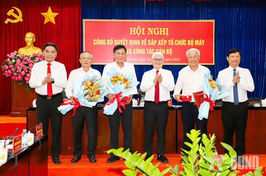 Bình Dương: 6 cán bộ lãnh đạo chủ chốt xin nghỉ hưu trước tuổi
