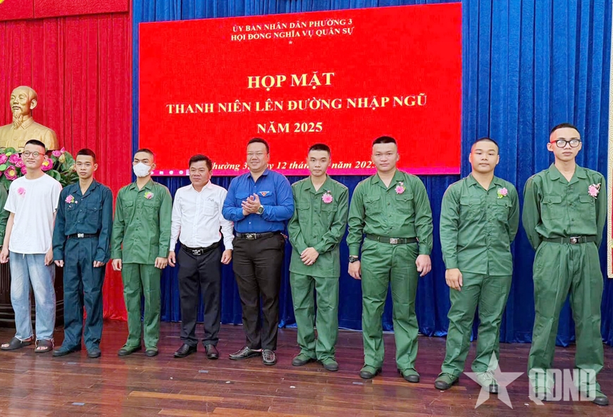 Điểm sáng tuyển quân trong đồng bào người Hoa
