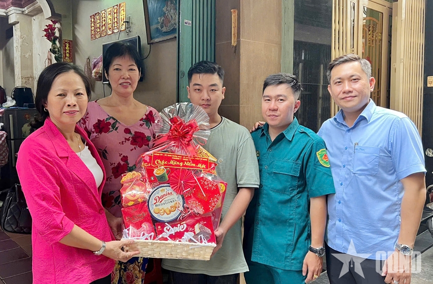 Điểm sáng tuyển quân trong đồng bào người Hoa
