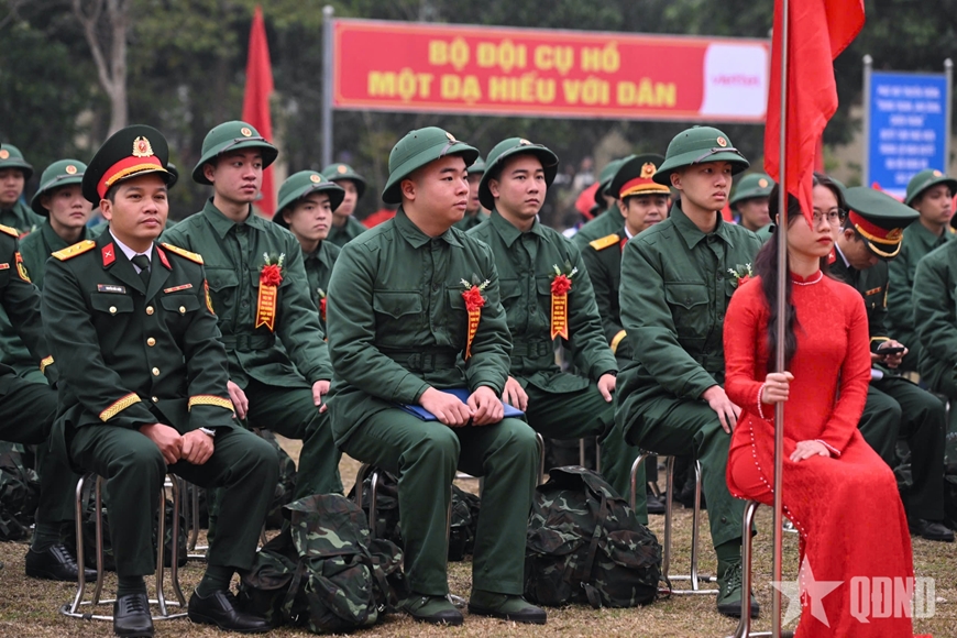 Thượng tướng Trịnh Văn Quyết động viên thanh niên TP Việt Trì, tỉnh Phú Thọ lên đường nhập ngũ