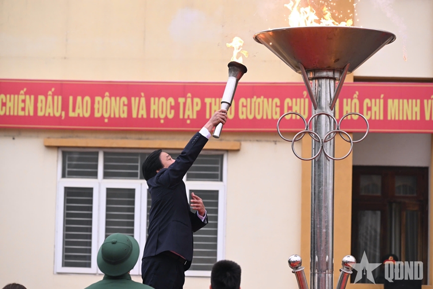 Thượng tướng Trịnh Văn Quyết động viên thanh niên TP Việt Trì, tỉnh Phú Thọ lên đường nhập ngũ