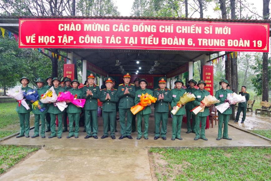 Sư đoàn 968 (Quân khu 4) đón nhận chiến sĩ mới trang trọng, chu đáo