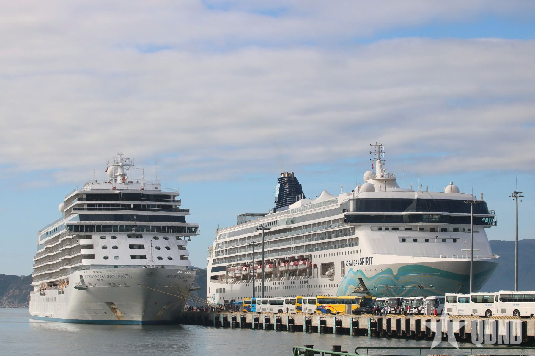 Khánh Hòa đón 2 tàu biển 