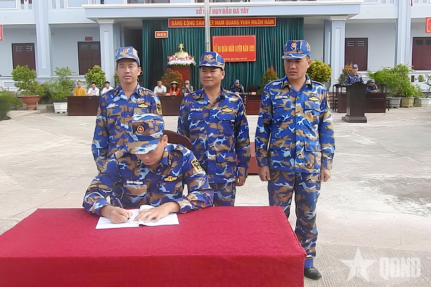 Các đơn vị trên quần đảo Trường Sa sôi nổi ra quân huấn luyện