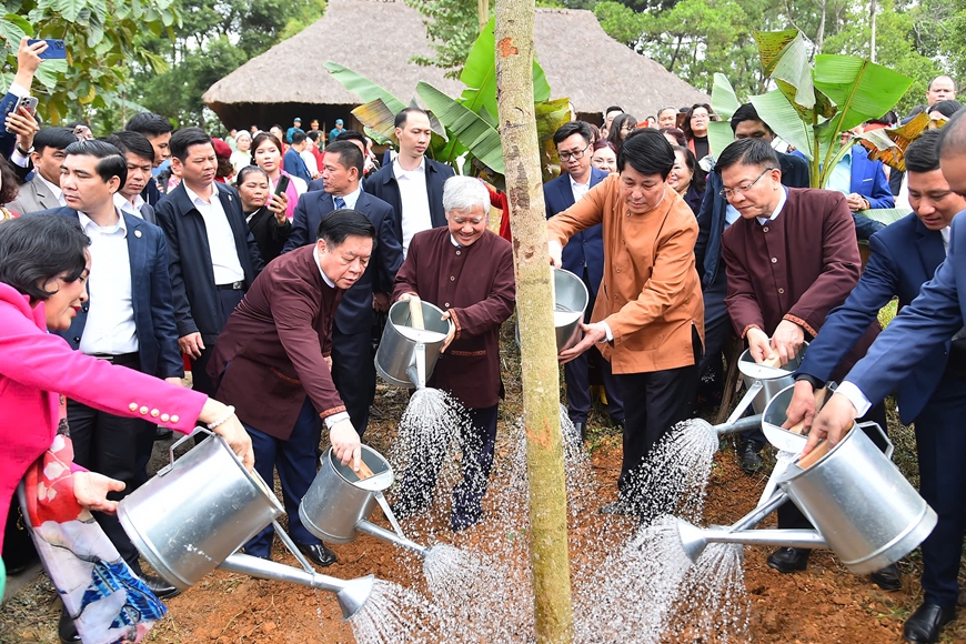 Chủ tịch nước Lương Cường dự Ngày hội 