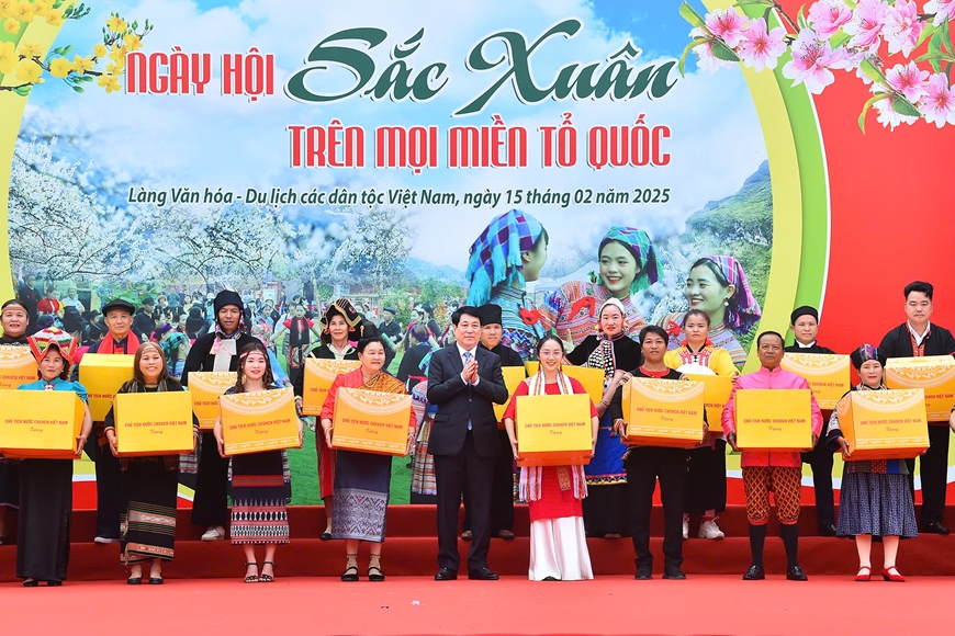 Chủ tịch nước Lương Cường dự Ngày hội 