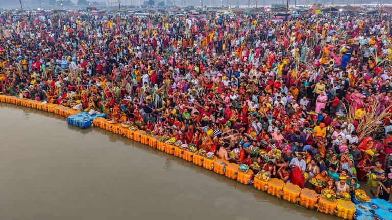Giẫm đạp tại nhà ga tàu hỏa ở New Delhi, Ấn Độ