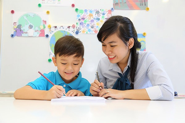 "Siết" dạy thêm, học thêm: Sinh viên có được làm gia sư không?