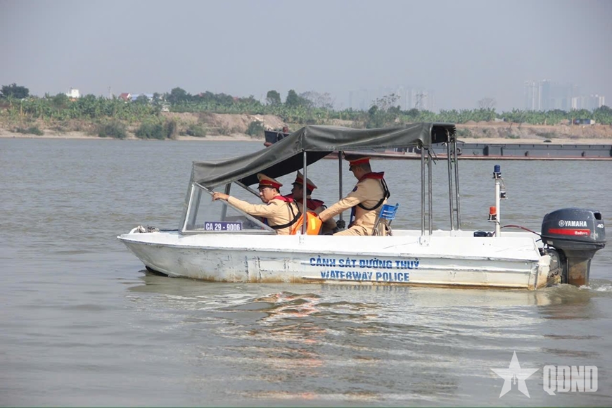 Tăng cường bảo đảm an toàn các lễ hội đầu năm trên sông Hồng