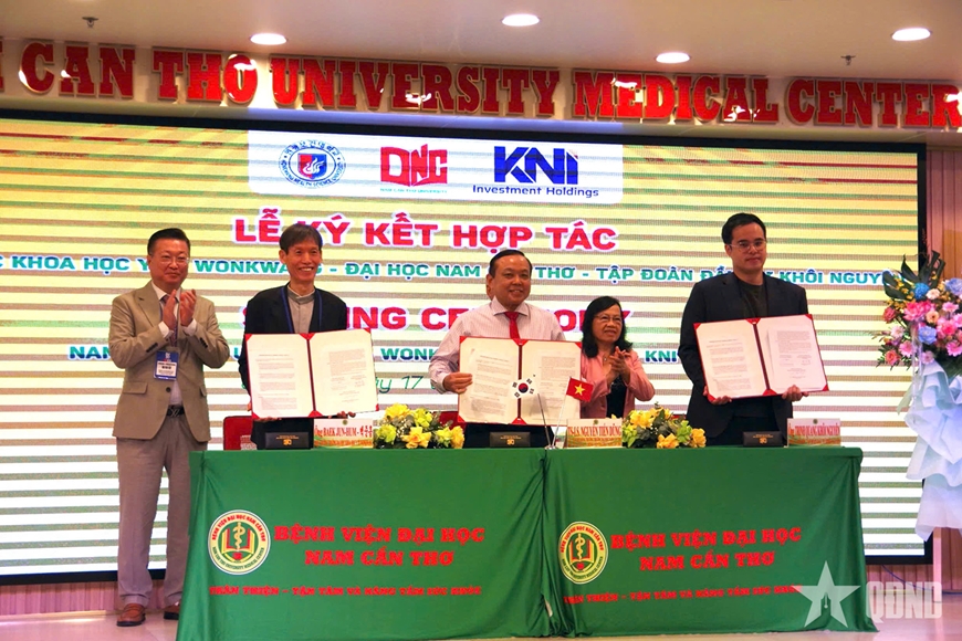 Cần Thơ: Cấp thuốc, điều trị bệnh miễn phí cho người dân