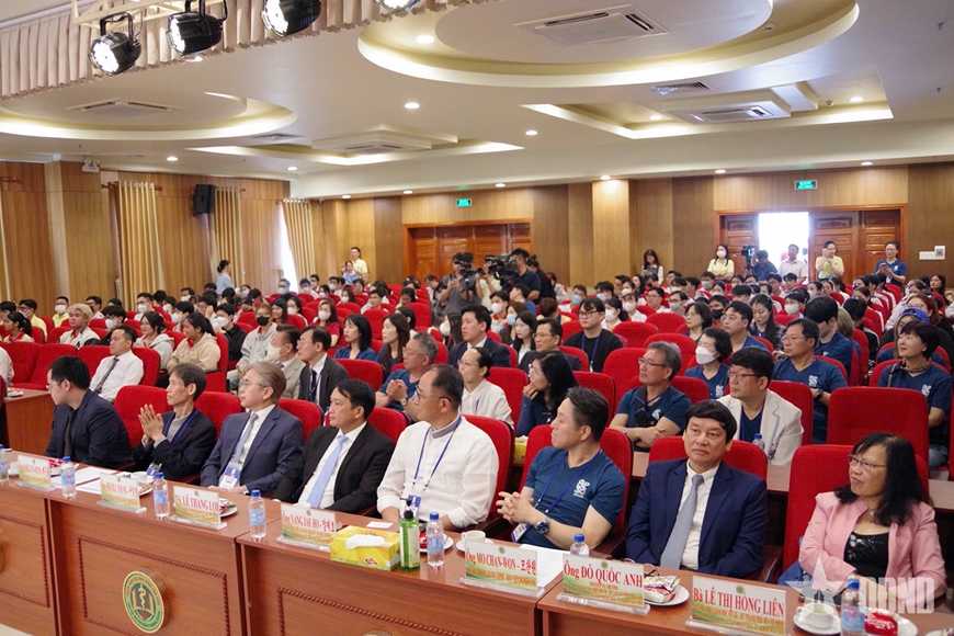 Cần Thơ: Cấp thuốc, điều trị bệnh miễn phí cho người dân