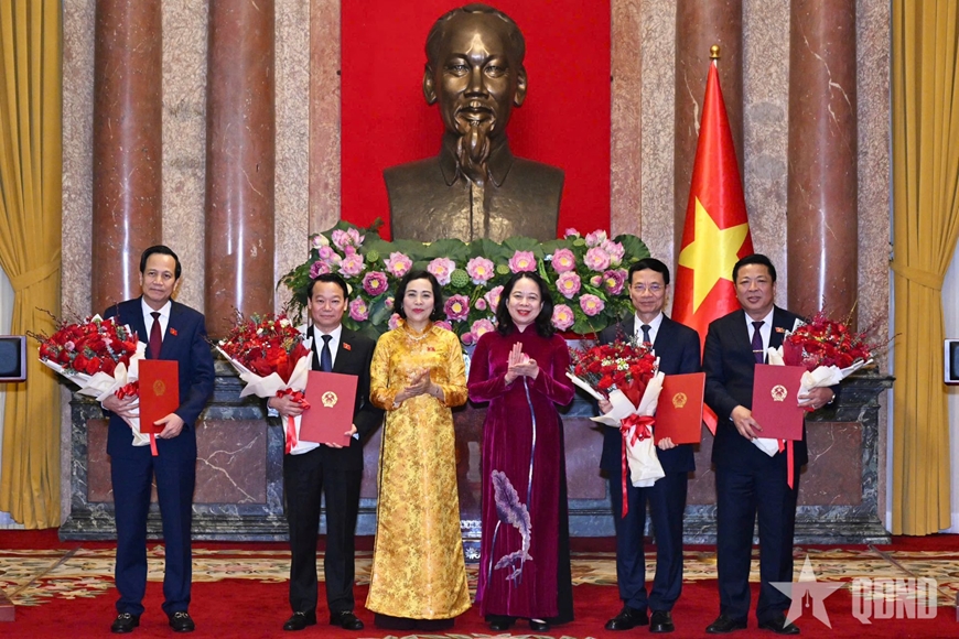 Chủ tịch nước Lương Cường trao quyết định bổ nhiệm Phó thủ tướng và Bộ trưởng