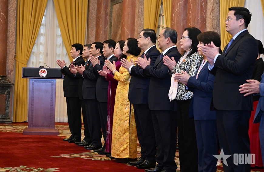 Chủ tịch nước Lương Cường trao quyết định bổ nhiệm Phó thủ tướng và Bộ trưởng