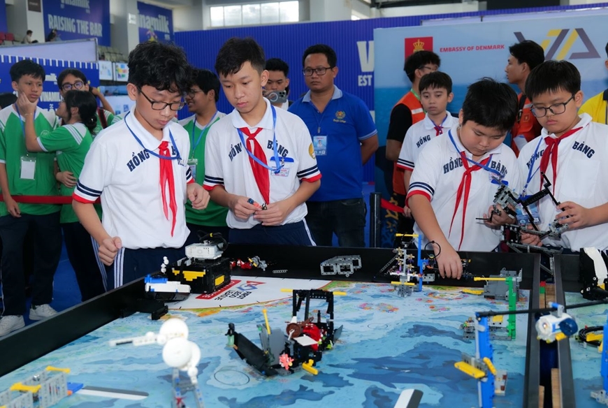 Lộ diện 2 đại diện Việt Nam tham gia sân chơi robot lớn nhất thế giới