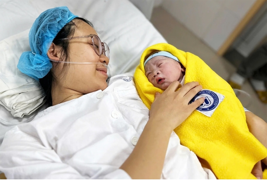 Bộ Chính trị yêu cầu không kỷ luật đảng viên sinh con thứ 3