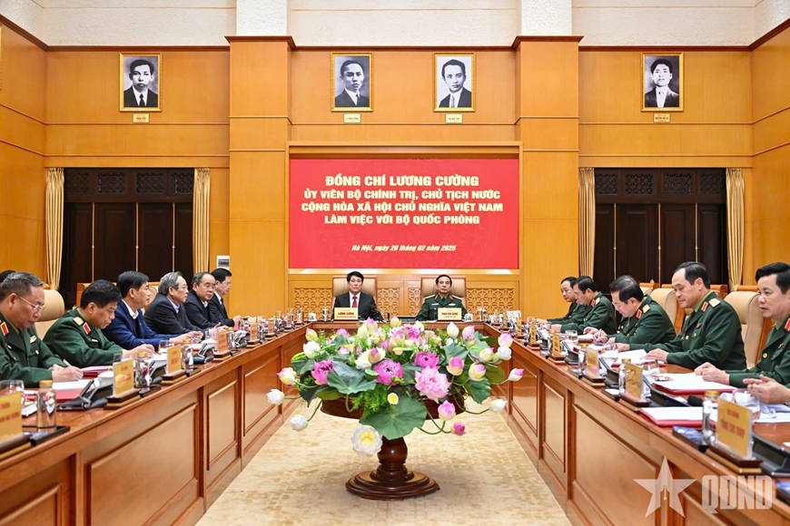 Chủ tịch nước Lương Cường làm việc với Bộ Quốc phòng