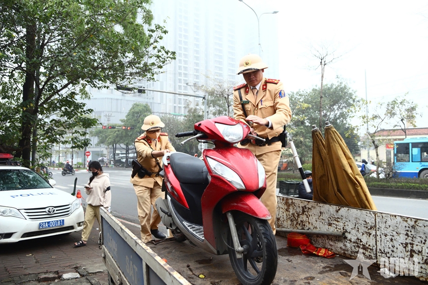 Hà Nội: Cảnh sát giao thông tập trung xử lý vi phạm giao thông trong lứa tuổi học sinh