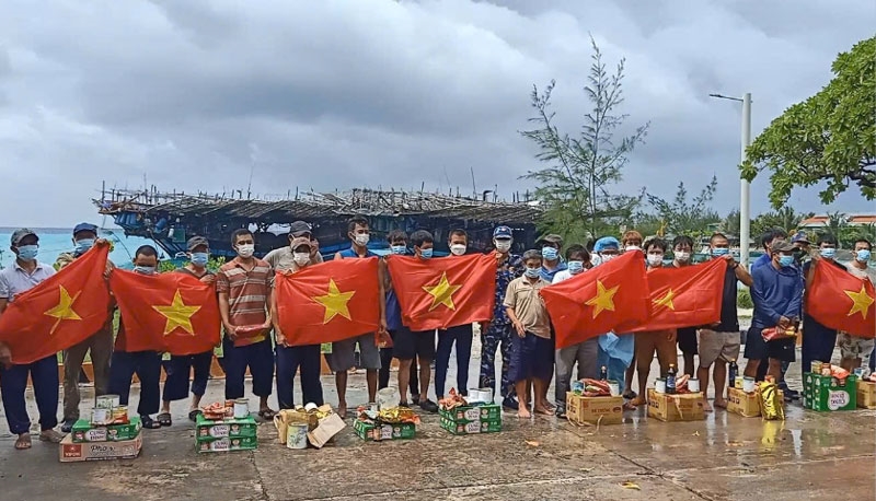 Hậu cần nghề cá ở đảo xa bờ: Tiếp sức ngư dân vươn khơi