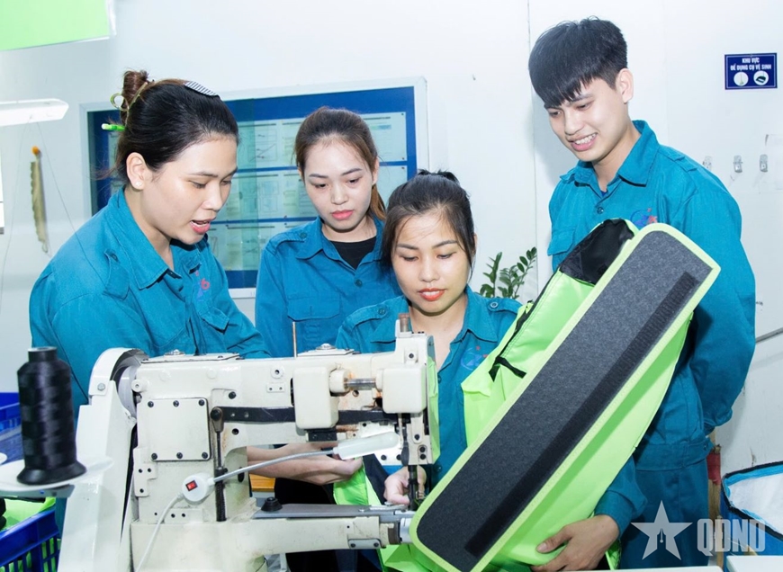  Đào tạo tay nghề cho người lao động.