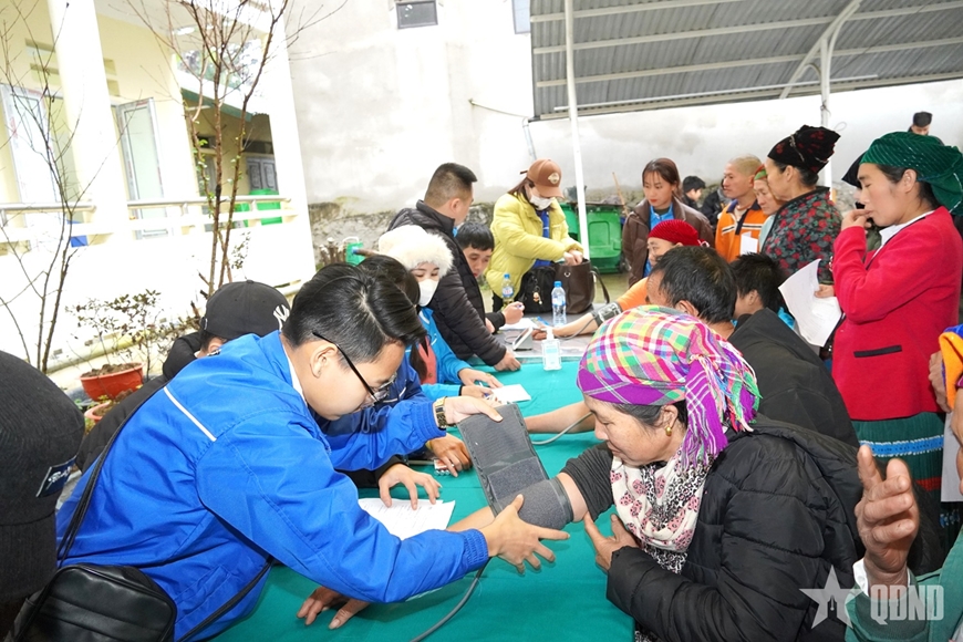 Hà Giang: Khám sức khỏe, cấp thuốc miễn phí cho bà con dân tộc thiểu số