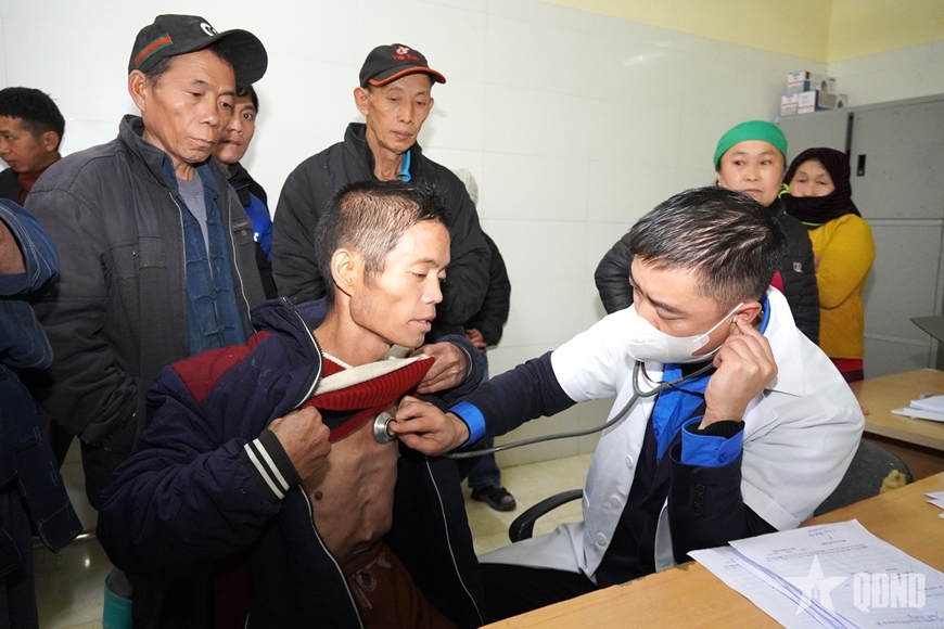 Hà Giang: Khám sức khỏe, cấp thuốc miễn phí cho bà con dân tộc thiểu số