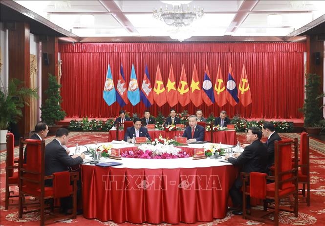 Cuộc gặp giữa Tổng Bí thư Tô Lâm, Chủ tịch Đảng Nhân dân Campuchia, Chủ tịch Thượng viện Campuchia Hun Sen và Tổng Bí thư Đảng Nhân dân Cách mạng Lào, Chủ tịch nước Lào Thongloun Sisoulith cùng sự tham dự của Thủ tướng 3 nước.  