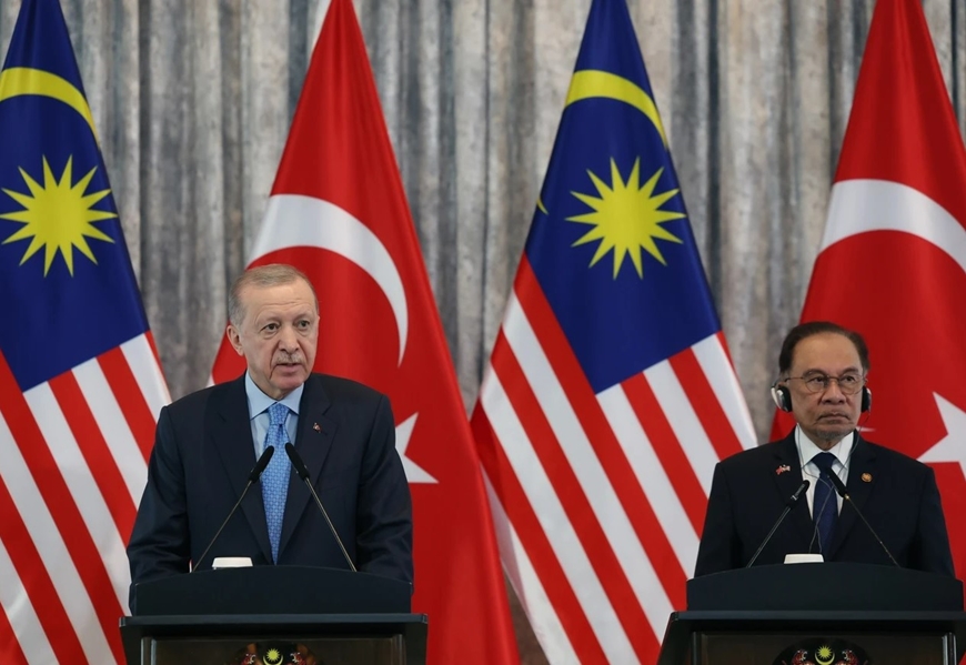 Tổng thống Thổ Nhĩ Kỳ Recep Tayyip Erdogan (bên trái) và Thủ tướng Malaysia Anwar Ibrahim tại cuộc họp báo chung sau hội đàm, tháng 2-2025. Ảnh: Anadolu Agency. 