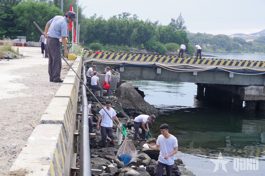 “Ngày thứ 7 tình nguyện” của tuổi trẻ Chi đội Kiểm ngư số 4