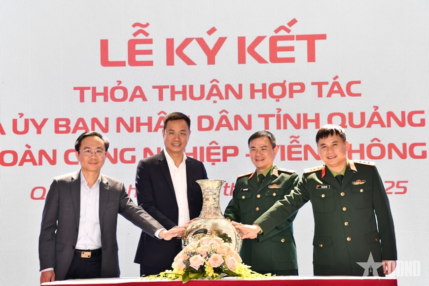 Coopération en matière de transformation numérique entre le Comité populaire provincial de Quang Binh et Viettel