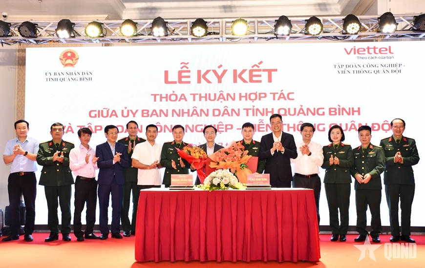Coopération en matière de transformation numérique entre le Comité populaire provincial de Quang Binh et Viettel