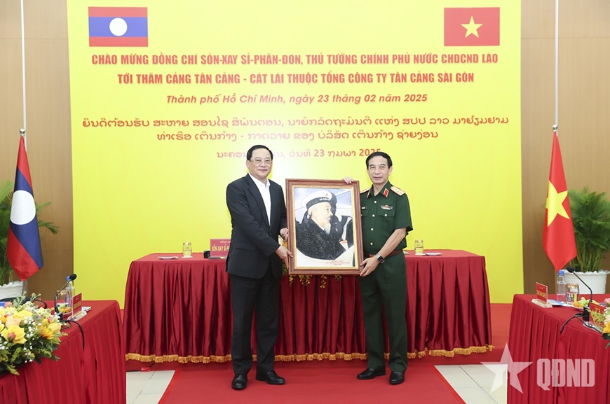 Thủ tướng Lào thăm Tổng công ty Tân Cảng Sài Gòn