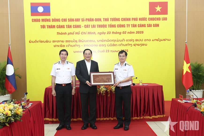 Thủ tướng Lào thăm Tổng công ty Tân Cảng Sài Gòn