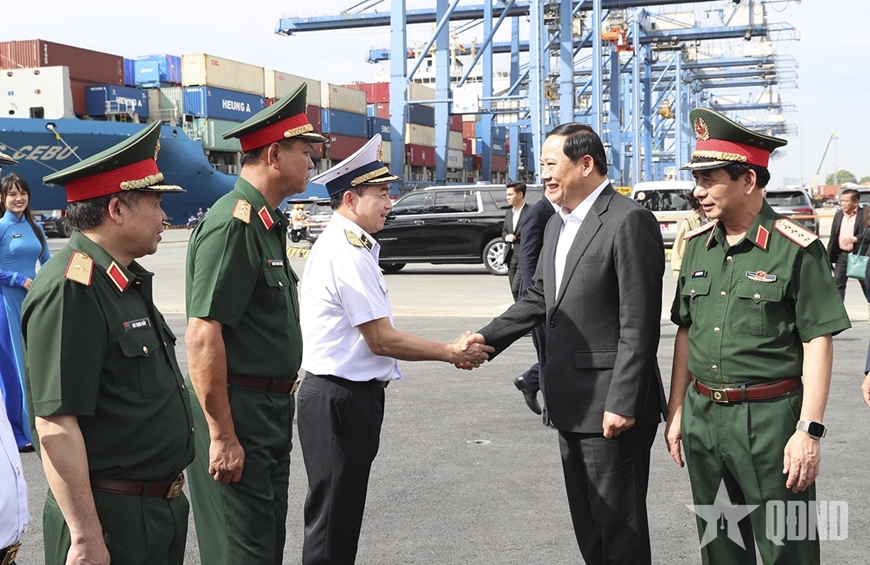 Thủ tướng Lào thăm Tổng công ty Tân Cảng Sài Gòn