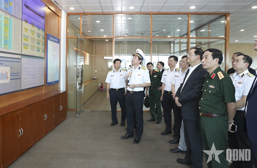 Thủ tướng Lào thăm Tổng công ty Tân Cảng Sài Gòn