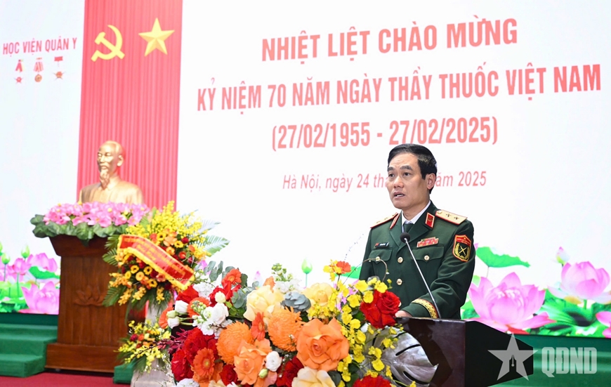 Thủ tướng Phạm Minh Chính thăm và chúc mừng Học viện Quân y