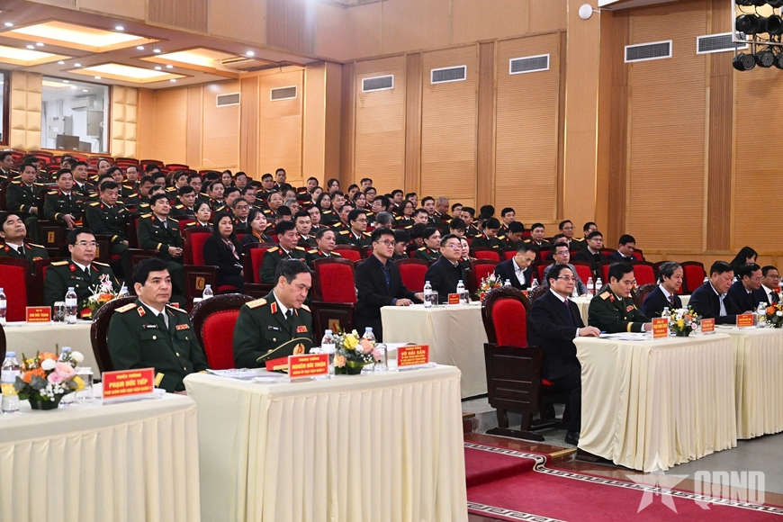 Thủ tướng Phạm Minh Chính thăm và chúc mừng Học viện Quân y