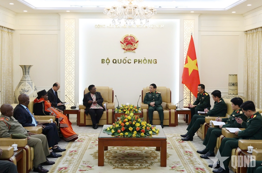 Đại tướng Phan Văn Giang tiếp Quyền Tổng Thư ký Quốc phòng Nam Phi
