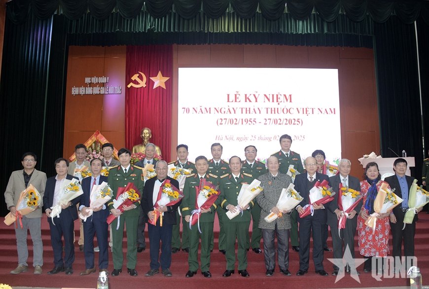 Bệnh viện Bỏng quốc gia Lê Hữu Trác kỷ niệm Ngày Thầy thuốc Việt Nam