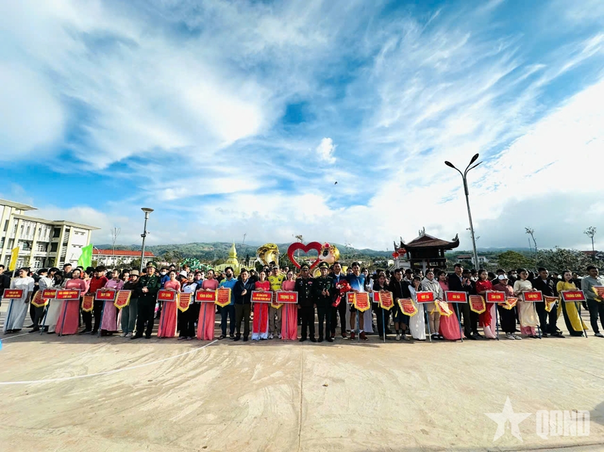 Sôi nổi ngày hội Biên phòng toàn dân tại vùng biên Quảng Trị