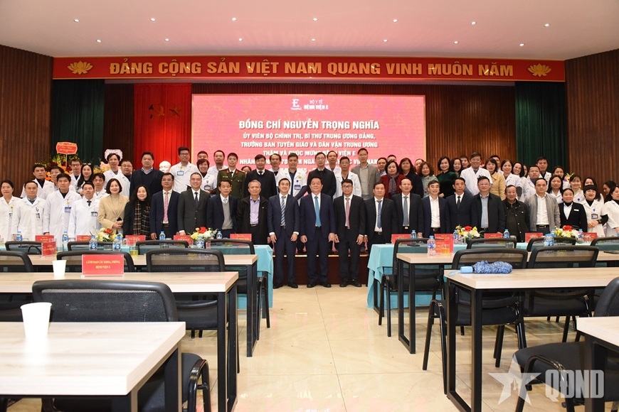 Đồng chí Nguyễn Trọng Nghĩa thăm một bệnh viện, chúc mừng Ngày Thầy thuốc Việt Nam