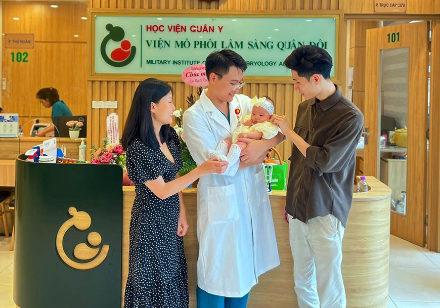 Bác sĩ quân y đem hạnh phúc đến cho nhiều gia đình Bác sĩ quân y đem hạnh phúc đến cho nhiều gia đình