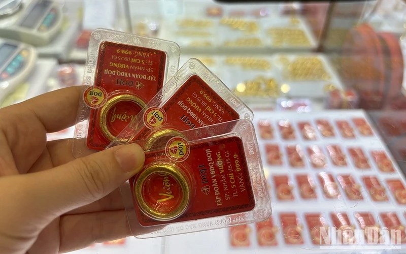 Giá vàng chiều nay (26-2): Giảm mạnh