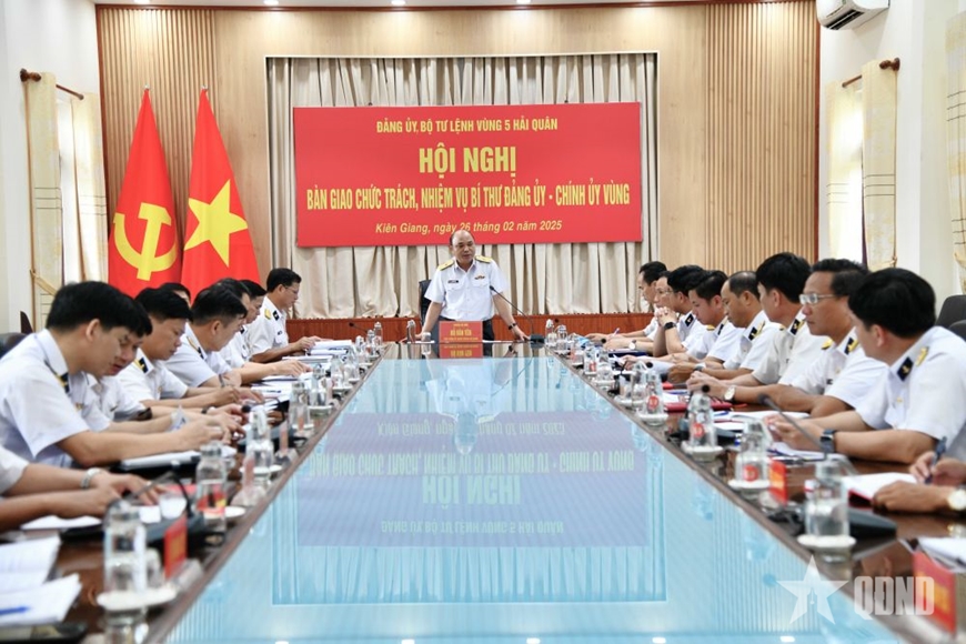 Bàn giao chức trách, nhiệm vụ Bí thư Đảng ủy, Chính ủy Vùng 5 Hải quân