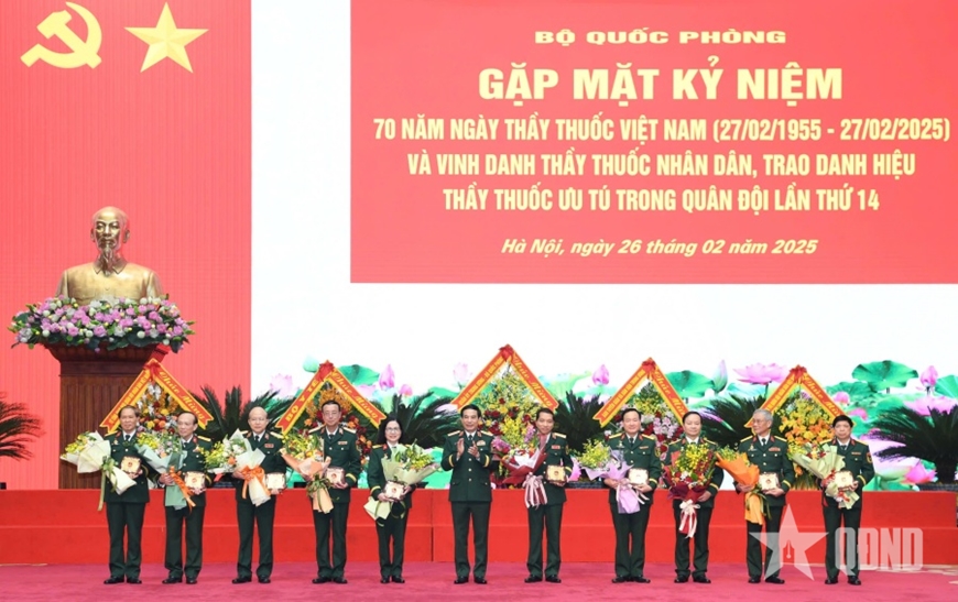 Vinh danh các Thầy thuốc Nhân dân, trao danh hiệu Thầy thuốc Ưu tú trong Quân đội