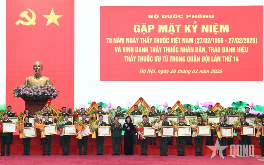 Vinh danh các Thầy thuốc Nhân dân, trao danh hiệu Thầy thuốc Ưu tú trong Quân đội