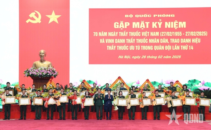 Vinh danh các Thầy thuốc Nhân dân, trao danh hiệu Thầy thuốc Ưu tú trong Quân đội