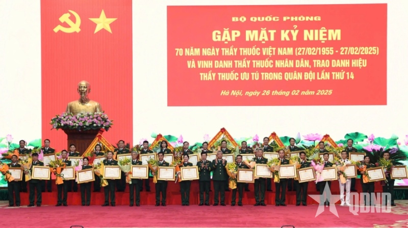 Vinh danh các Thầy thuốc Nhân dân, trao danh hiệu Thầy thuốc Ưu tú trong Quân đội